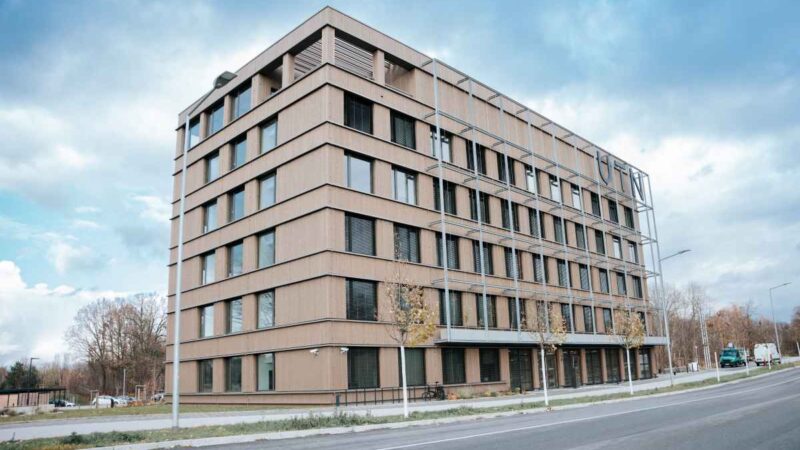 SOSTENIBILITÀ E PREFABBRICAZIONE: LA RIVOLUZIONE DELL’EDILIZIA IN LEGNO